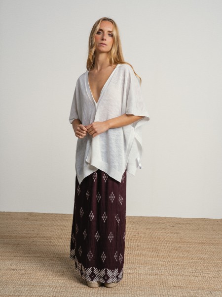 Long printed skirt with side slit.