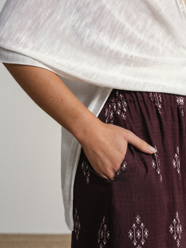 Long printed skirt with side slit. Long printed skirt with side slit.