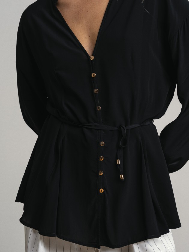 Shirt with a v-neck and drawstring waist. Shirt with a v-neck and drawstring waist.