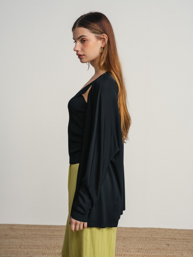 Long coat with a flowing v-neck Long coat with a flowing v-neck