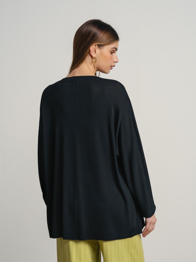 Long coat with a flowing v-neck Long coat with a flowing v-neck
