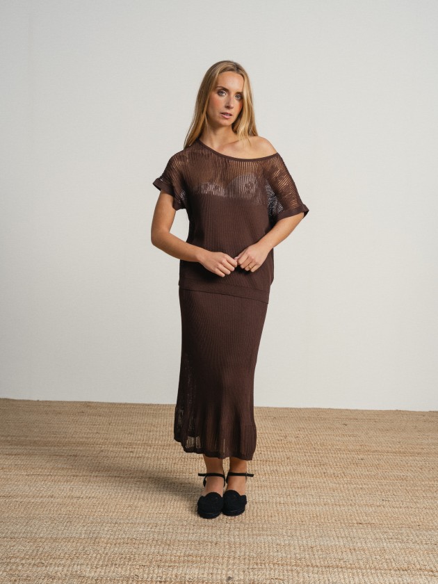 Long skirt in fine knit fabric with sheer details. Long skirt in fine knit fabric with sheer details.