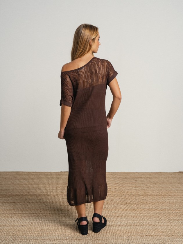 Long skirt in fine knit fabric with sheer details. Long skirt in fine knit fabric with sheer details.