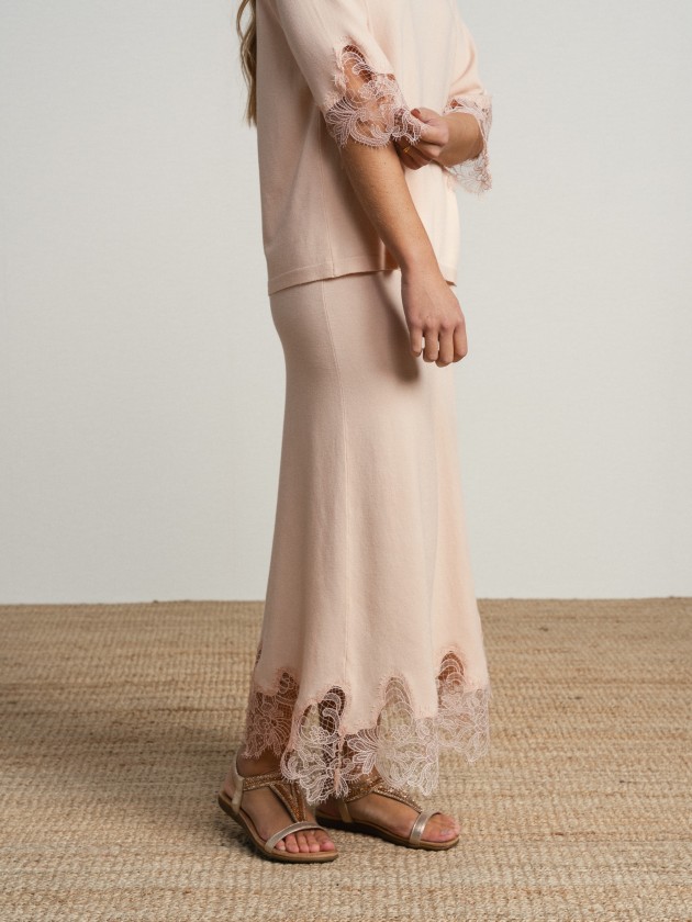 Blouse and skirt set with english embroidery. Blouse and skirt set with english embroidery.
