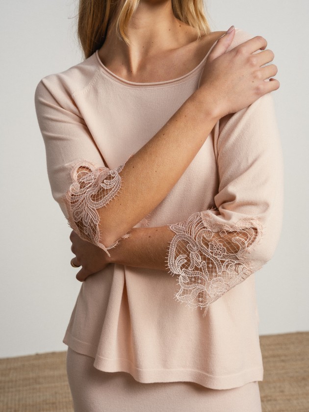 Blouse and skirt set with english embroidery. Blouse and skirt set with english embroidery.
