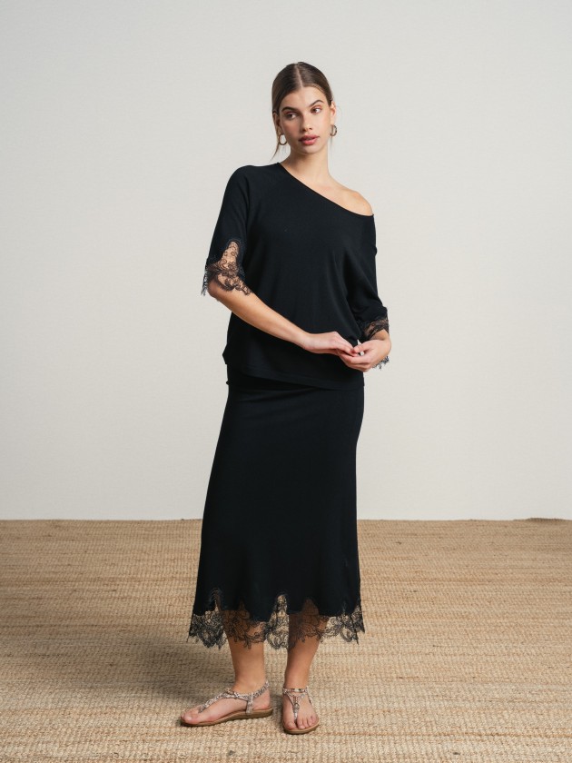 Blouse and skirt set with english embroidery. Blouse and skirt set with english embroidery.