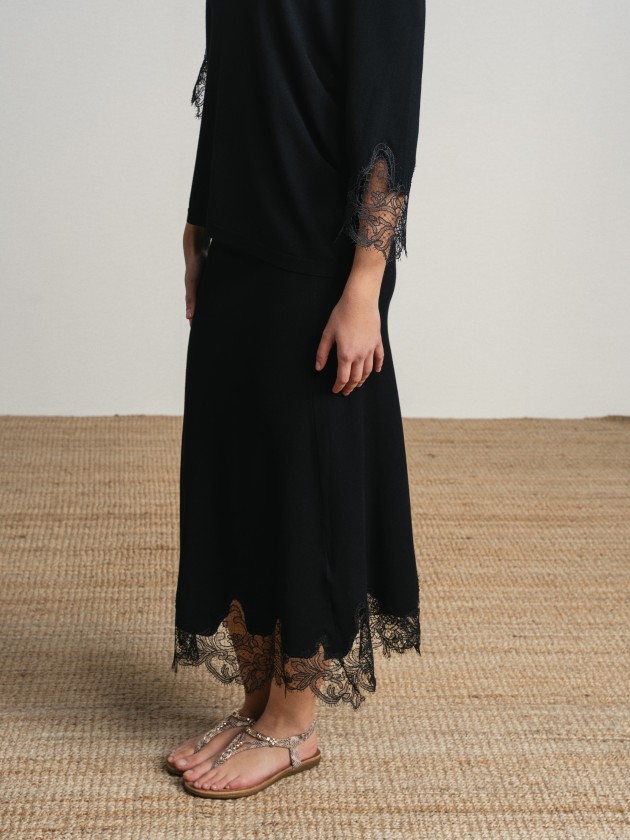 Blouse and skirt set with english embroidery. Blouse and skirt set with english embroidery.