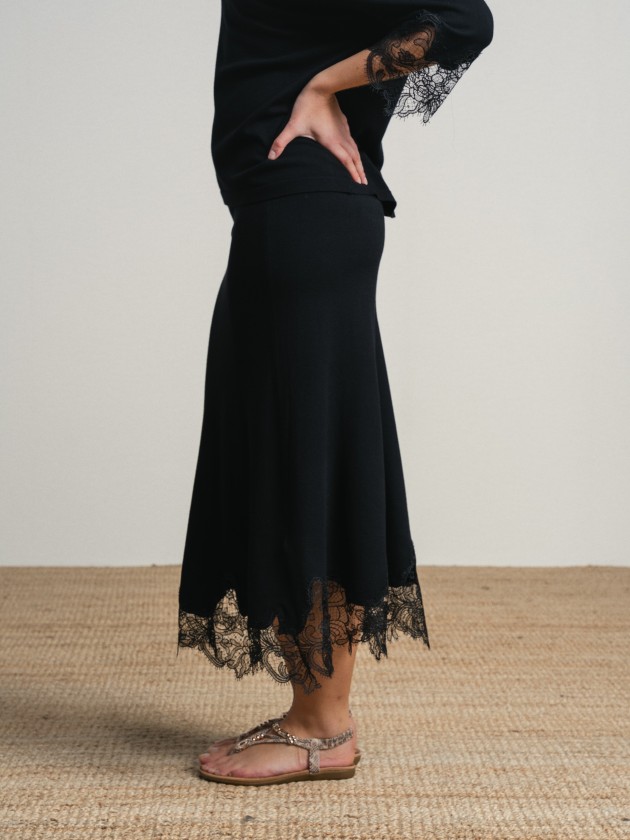 Blouse and skirt set with english embroidery. Blouse and skirt set with english embroidery.