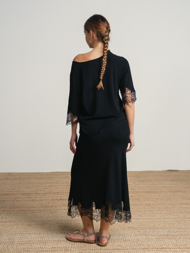 Blouse and skirt set with english embroidery. Blouse and skirt set with english embroidery.