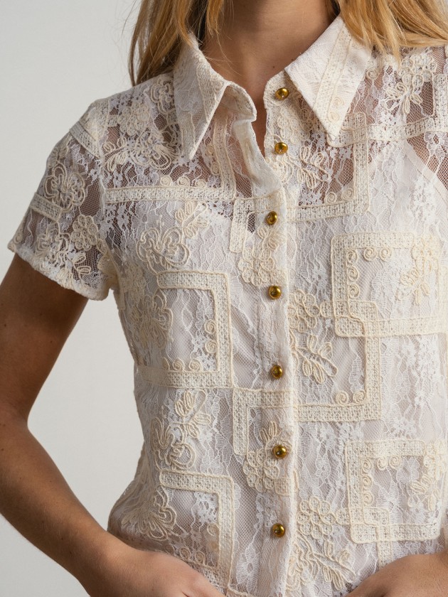 Lace shirt with inner lining and straps. Lace shirt with inner lining and straps.