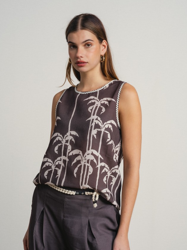 Sleeveless top with palm tree print. Sleeveless top with palm tree print.
