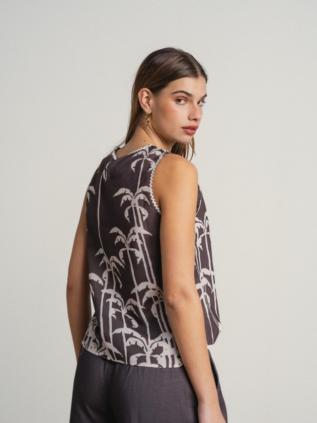 Sleeveless top with palm tree print. Sleeveless top with palm tree print.