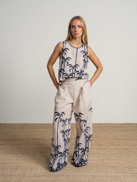 Wide-legged trousers