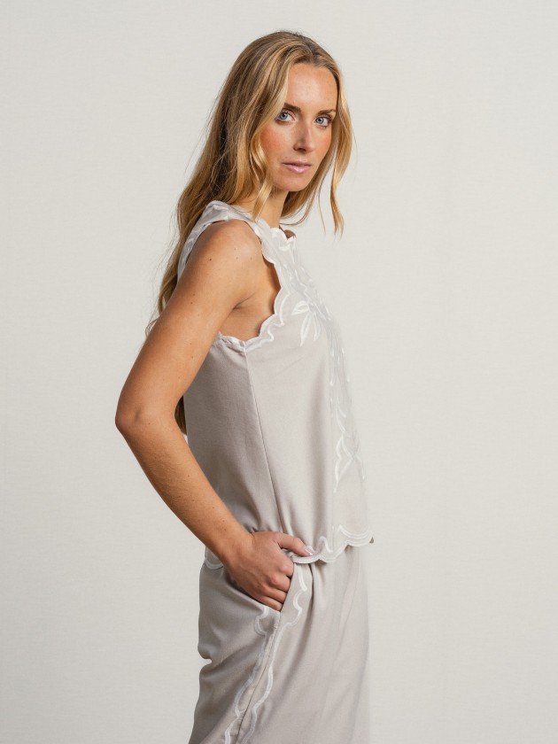 Sleeveless top with embroidery