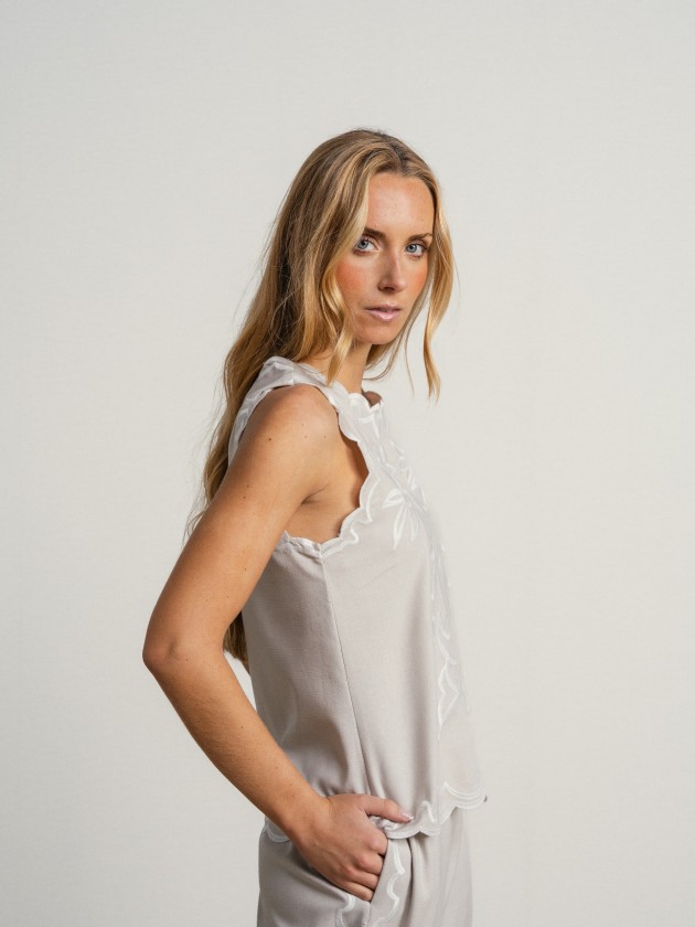 Sleeveless top with embroidery