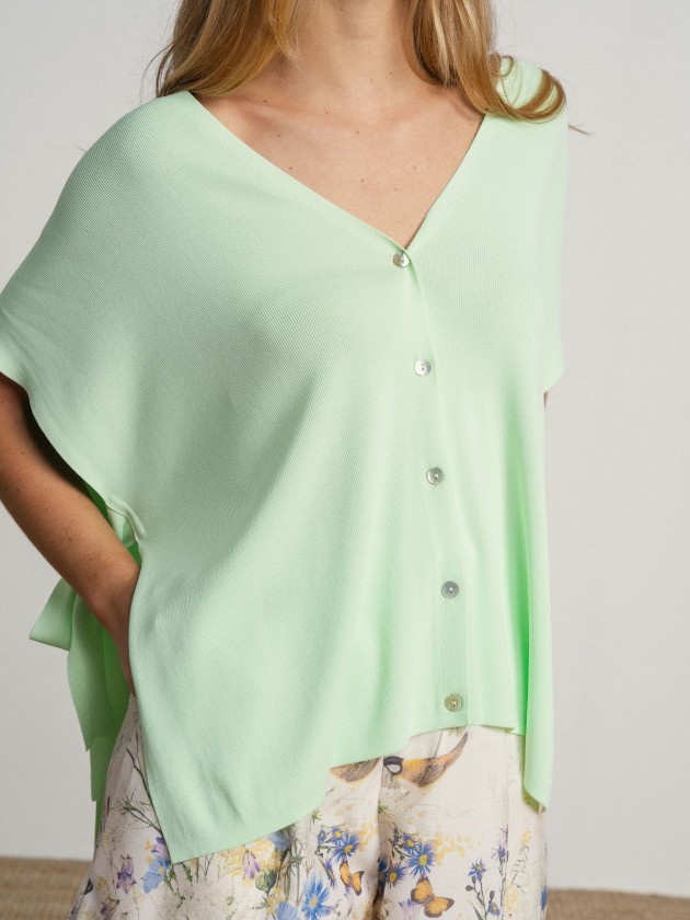 Jacket with a v-neck, short sleeves that tie at the side.