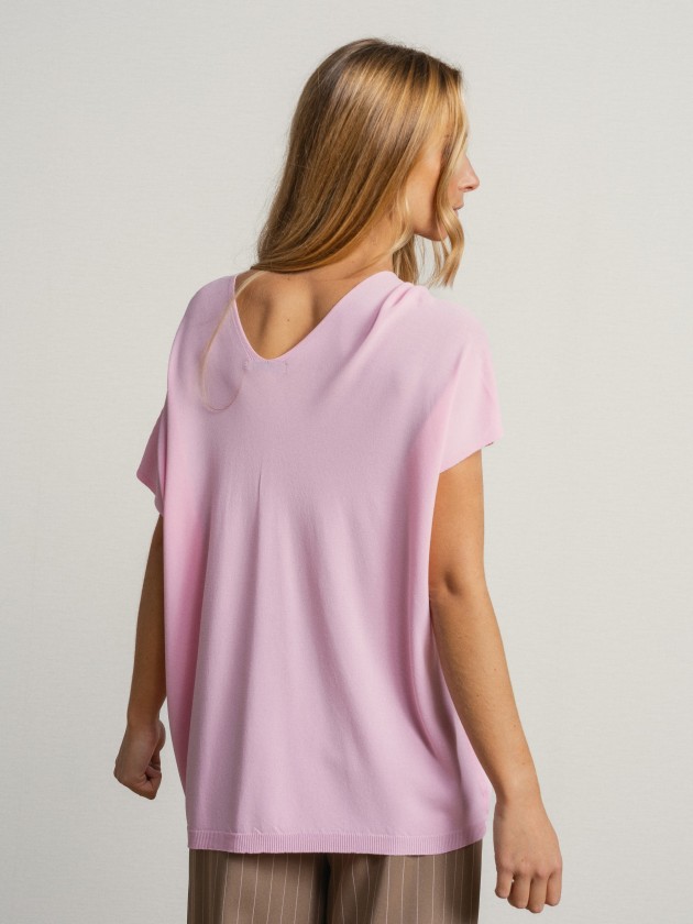 Flowy short-sleeved camisole with a round neckline and sheer Flowy short-sleeved camisole with a round neckline and sheer