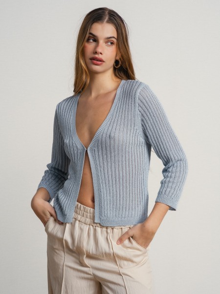 Knitted jacket with button