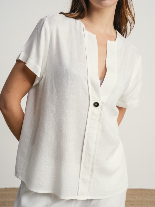 Blouse with buttons and v-neck Blouse with buttons and v-neck