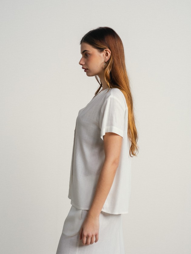 Blouse with buttons and v-neck Blouse with buttons and v-neck