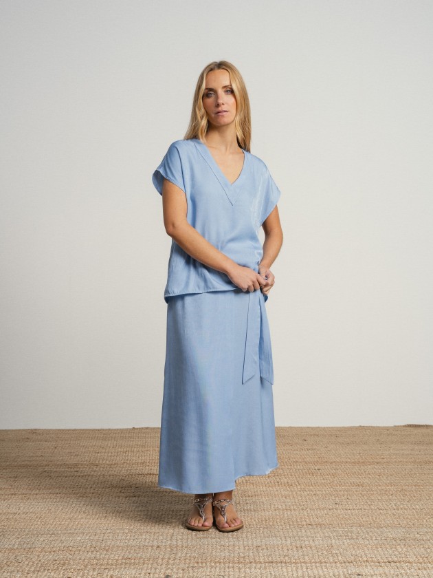 V-neck blouse V-neck blouse