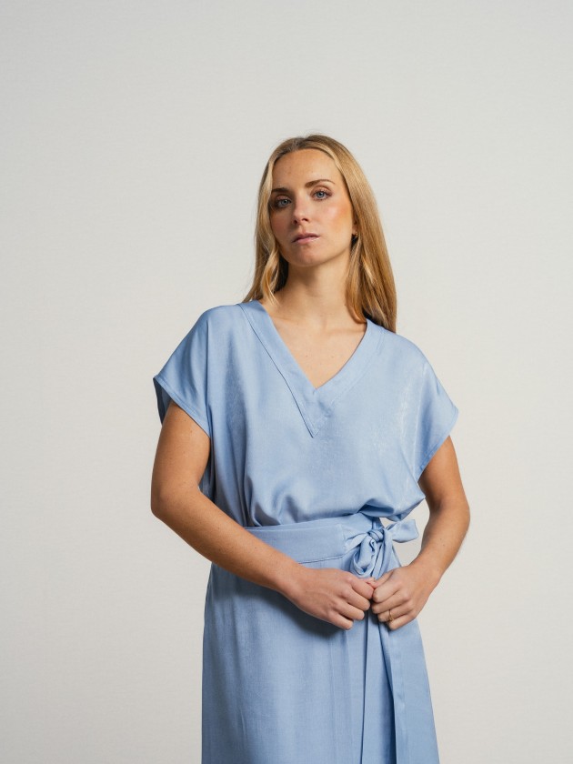 V-neck blouse V-neck blouse