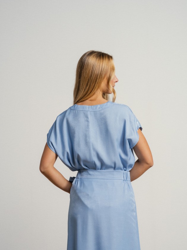 V-neck blouse V-neck blouse
