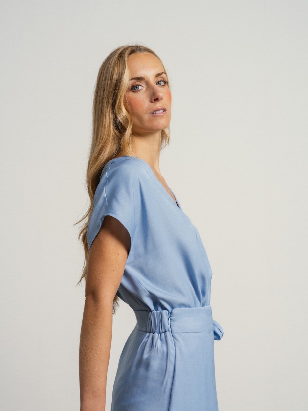 V-neck blouse V-neck blouse
