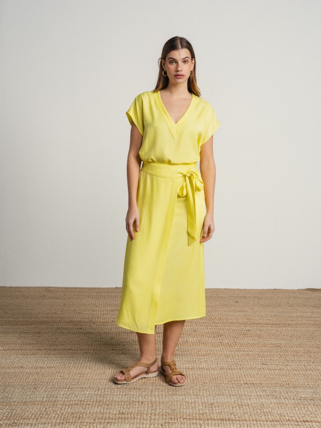 Midi skirt with side tie. Midi skirt with side tie.