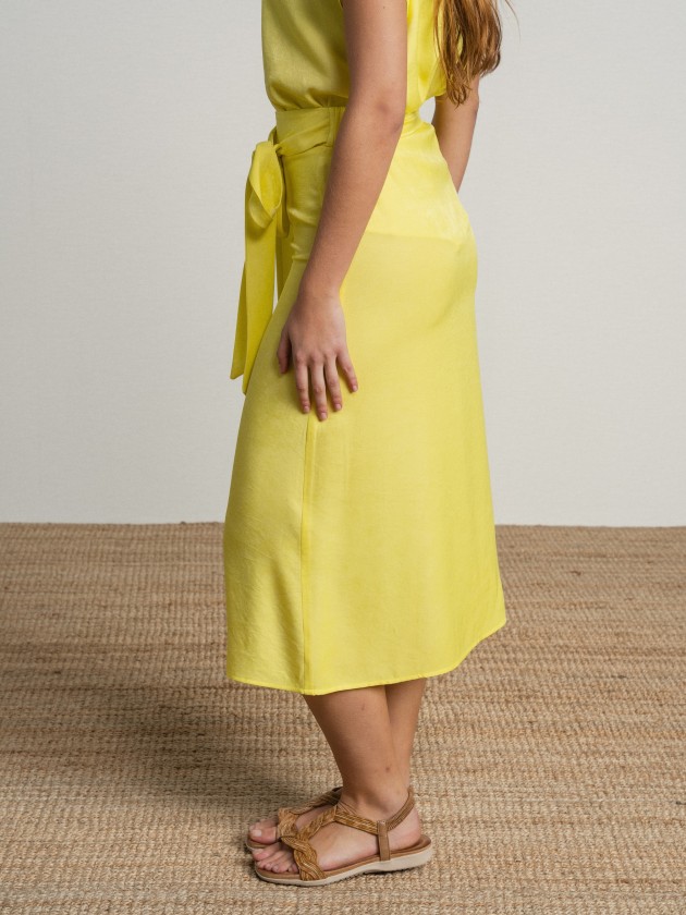 Midi skirt with side tie. Midi skirt with side tie.