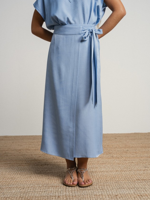 Midi skirt with side tie. Midi skirt with side tie.