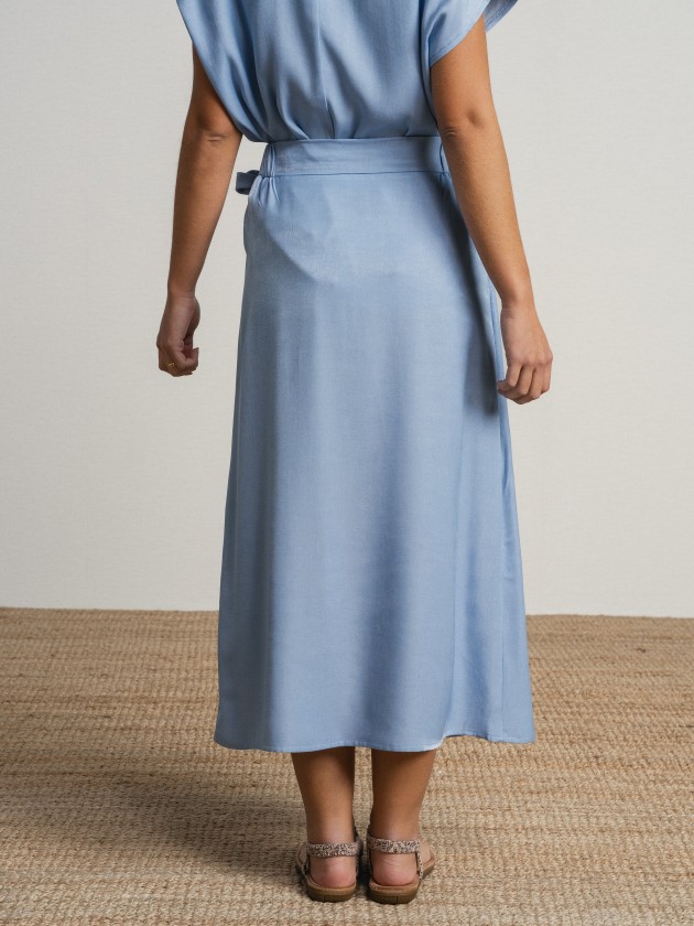 Midi skirt with side tie. Midi skirt with side tie.