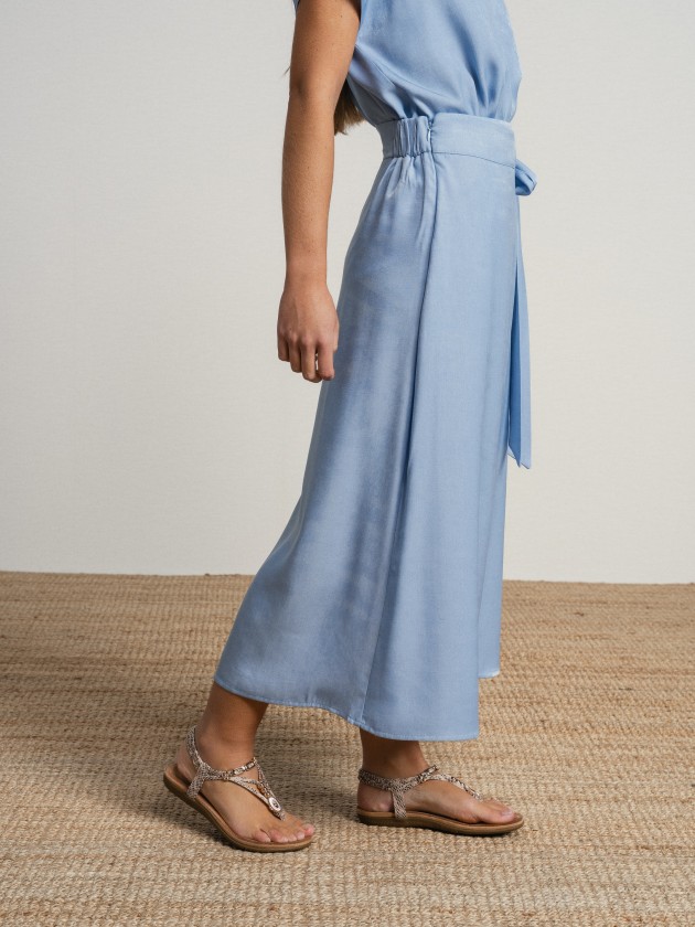 Midi skirt with side tie. Midi skirt with side tie.