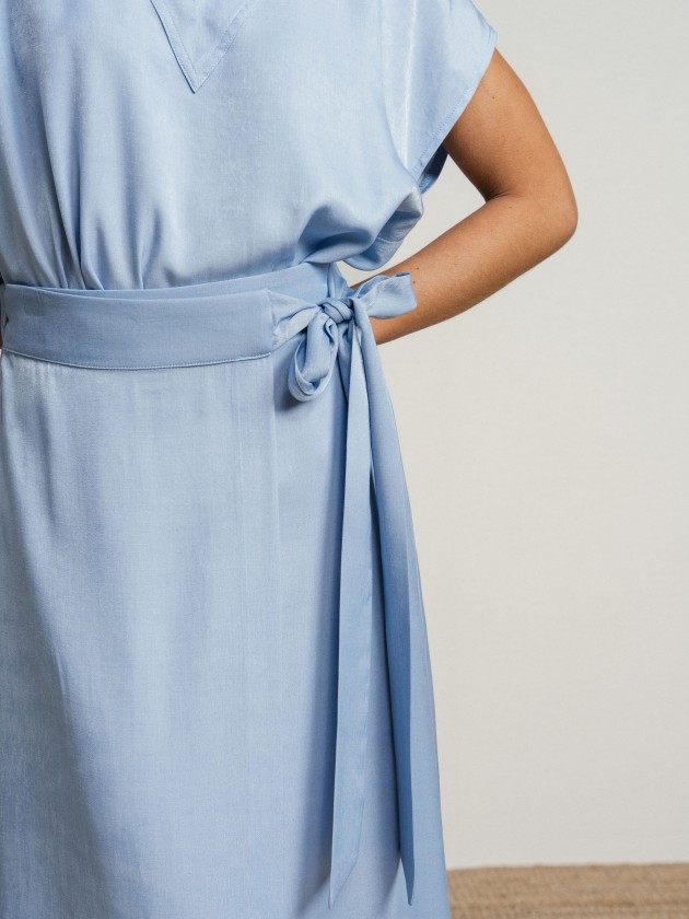 Midi skirt with side tie. Midi skirt with side tie.