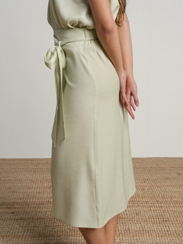 Midi skirt with side tie. Midi skirt with side tie.