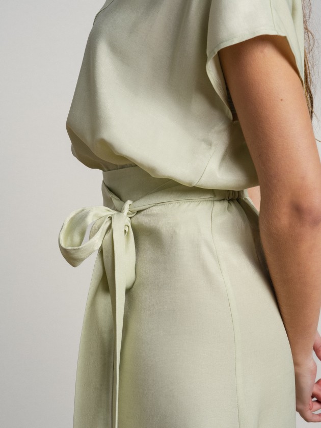 Midi skirt with side tie. Midi skirt with side tie.
