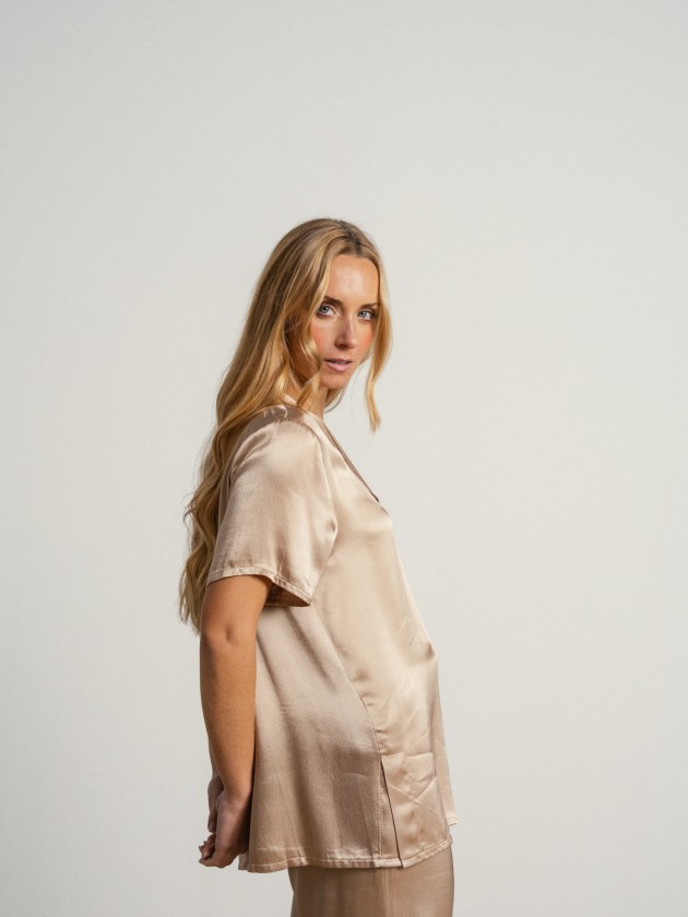 V-neck blouse V-neck blouse