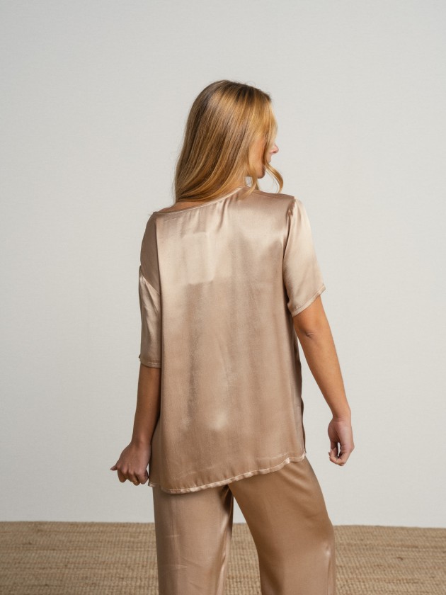 V-neck blouse V-neck blouse