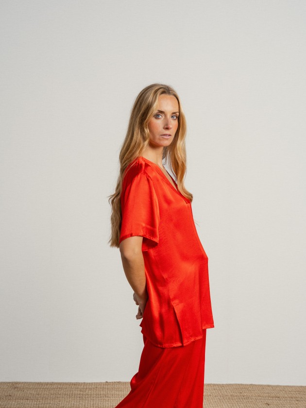V-neck blouse V-neck blouse