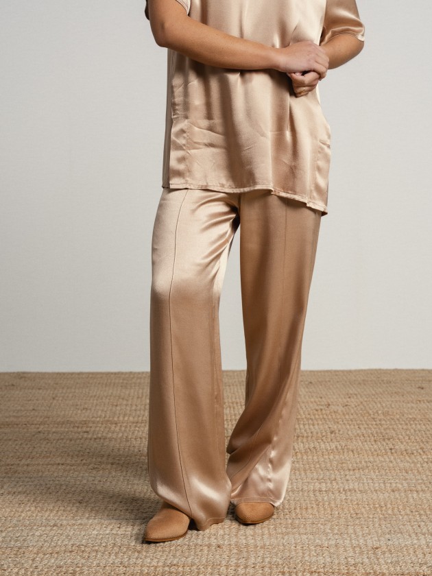 Wide-legged pants