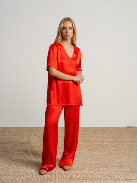 Wide-legged pants