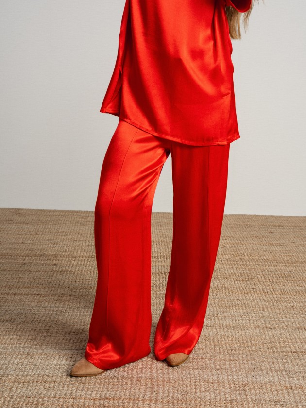 Wide-legged pants