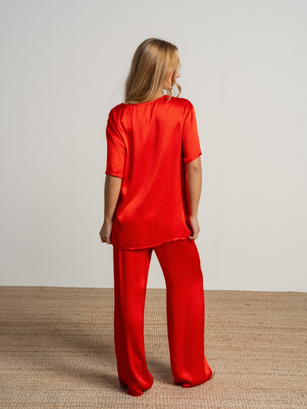 Wide-legged pants