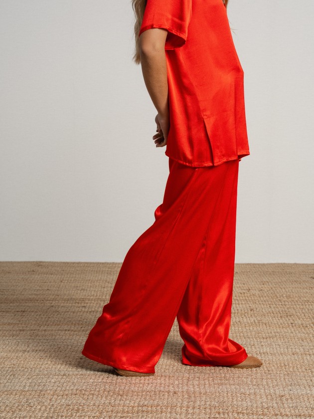Wide-legged pants