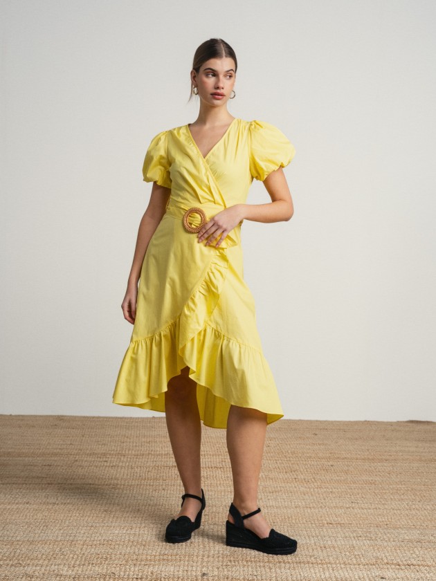 Cotton dress with balloon sleeves and belt.
