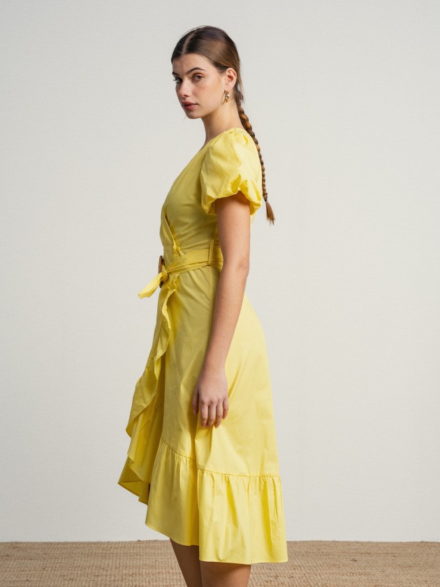 Cotton dress with balloon sleeves and belt.