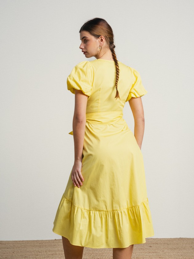 Cotton dress with balloon sleeves and belt.