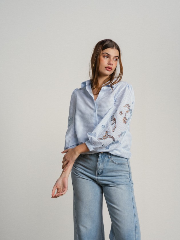 Shirt with embroidery on the sleeves.