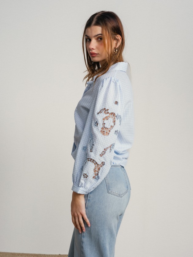 Shirt with embroidery on the sleeves.