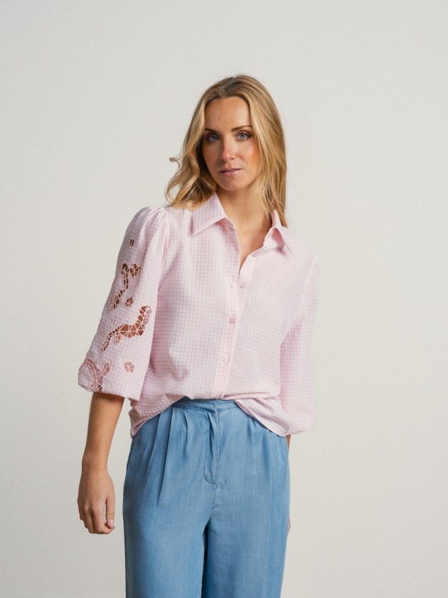 Shirt with embroidery on the sleeves.